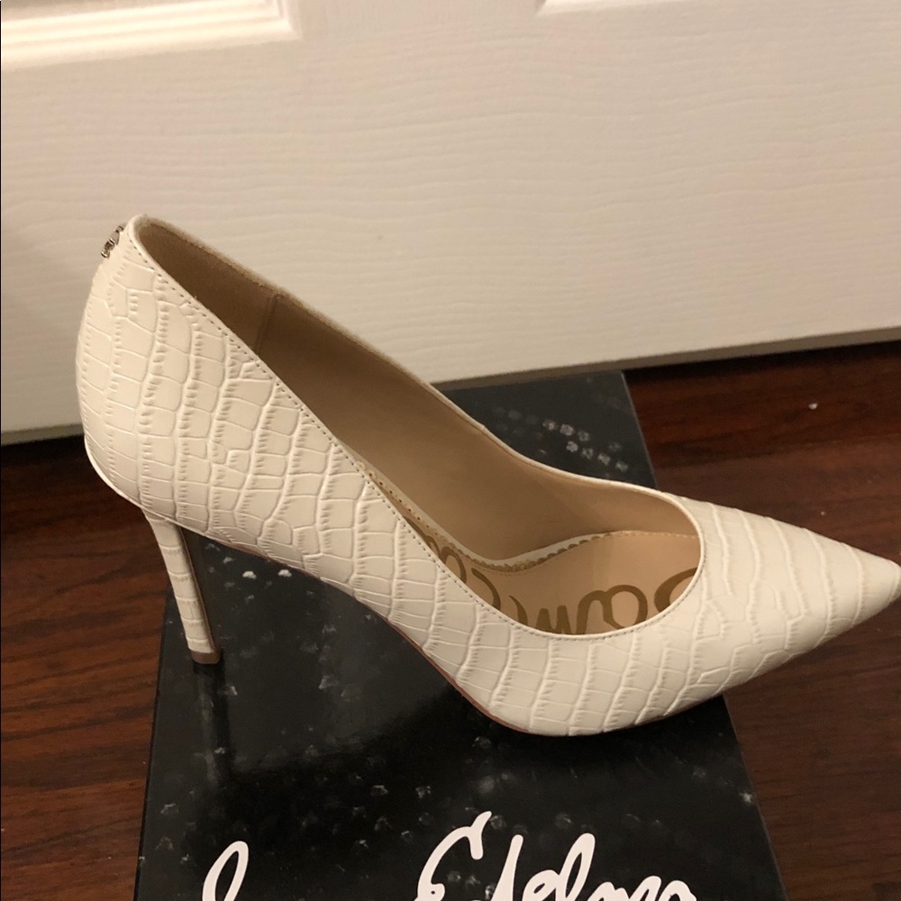 NWOT Sam Edelman Ivory Croc-Embossed Pointed Toe Leather Pumps - Picture 5 of 14